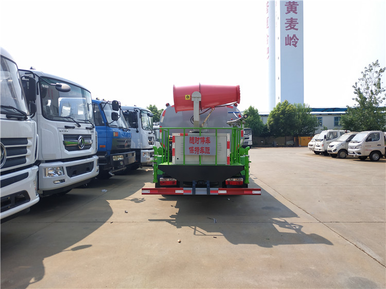 洒水车_东风洒水车